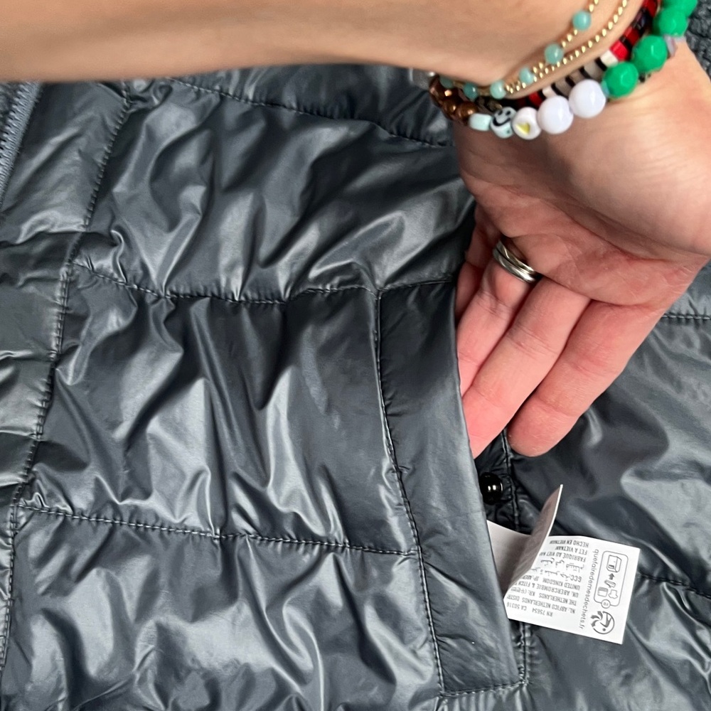 Gilly Hicks Women’s Puffer Vest - Picture 5 of 5